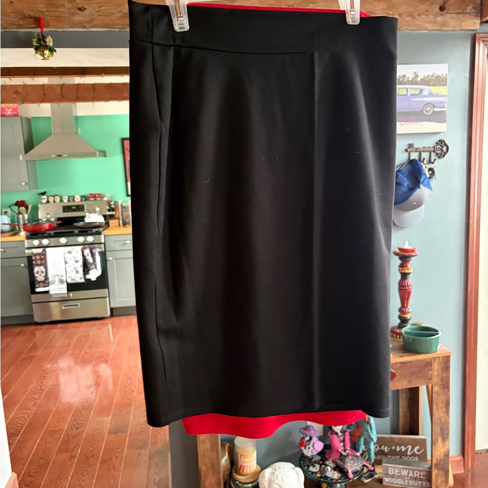 Classic Black Pencil Skirt - Professional Women's Workwear